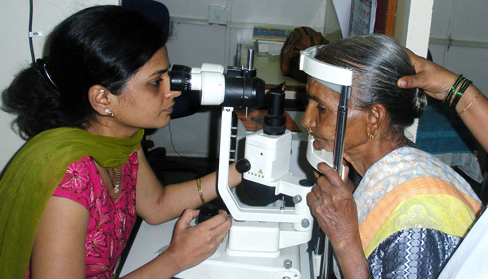 2003: se inaugura el Hospital Oftalmológico Gurudev Siddha PeethNetra