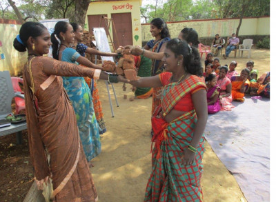 Grupos de autoayuda para mujeres en India por Prasad Chikitsa